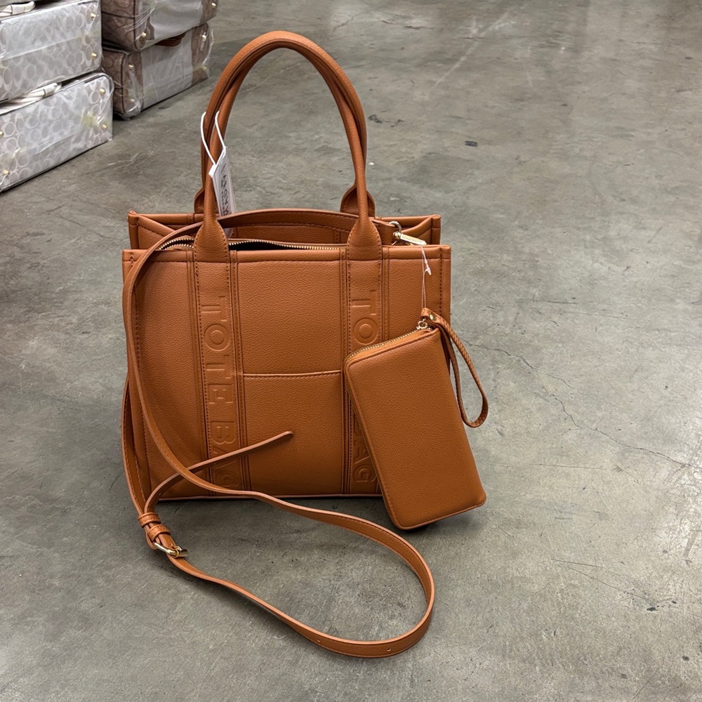 Chic Tan Tote Bag with Wallet